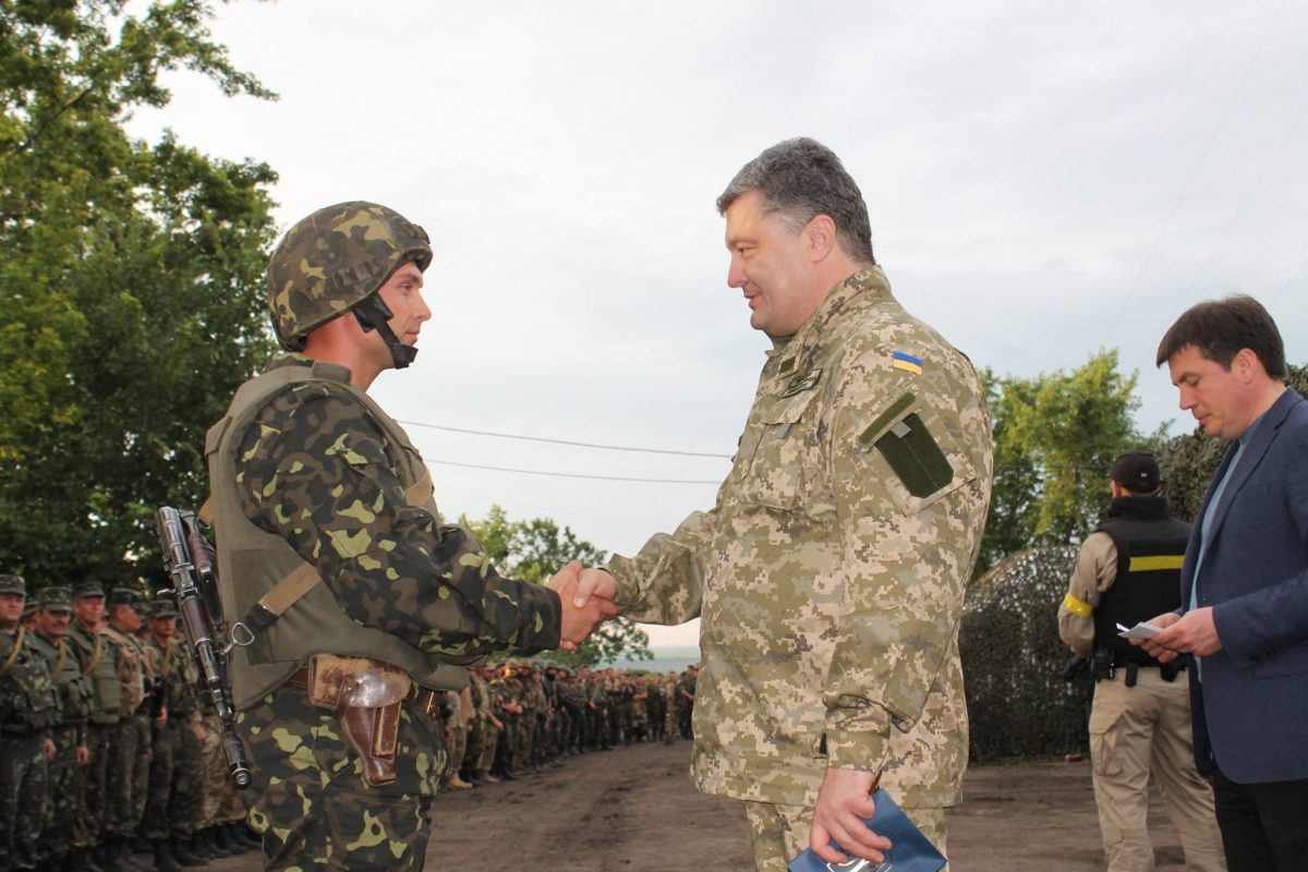 Петро Порошенко в зоне АТО