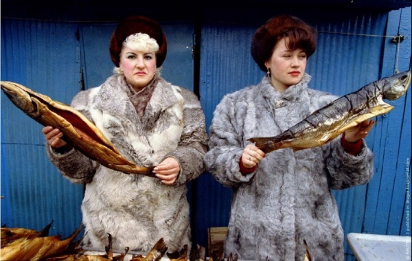 adme.ru/Торговля рыбой на рынке в Петропавловске-Камчатском, март 1993