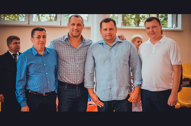 Кошляк слева от Филатова