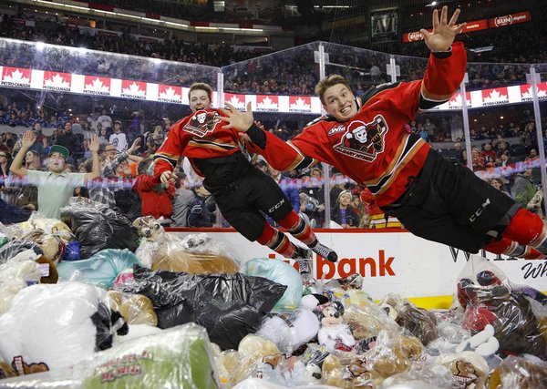 twitter/WHLHitmen