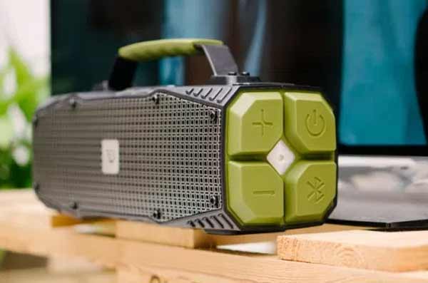 DreamWave Survivor - захищена Bluetooth-колонка зі справжнім jump-стартером