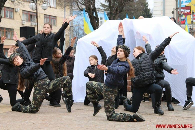 Совок невмирущий: в Виннице военизированными танцами почтили память героев Небесной сотни