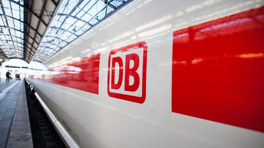 Гончарук заявил о передаче Укрзализныци в управление Deutsche Bahn. Немцы опровергают