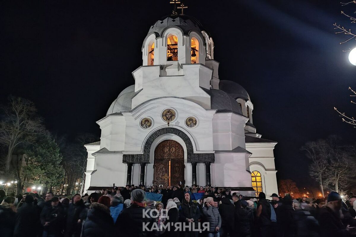 В Каменце-Подольском возле собора произошли столкновения, сторонники ПЦУ развернули палатки