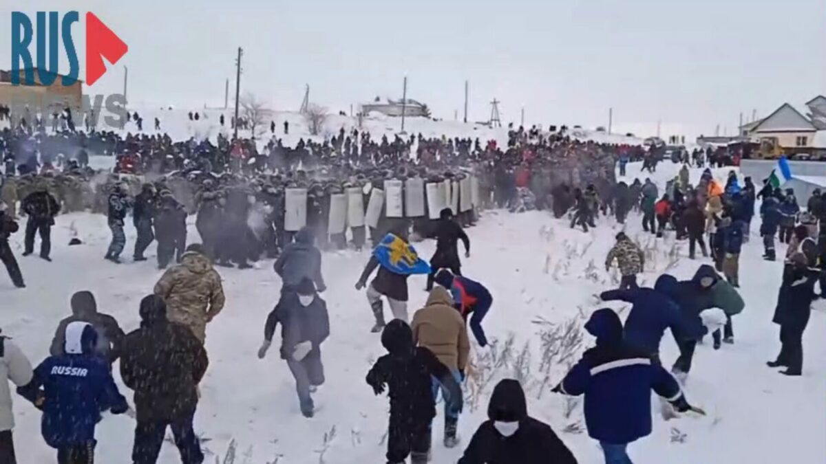 В Башкирии вспыхнули массовые протесты. Полиция применила силу