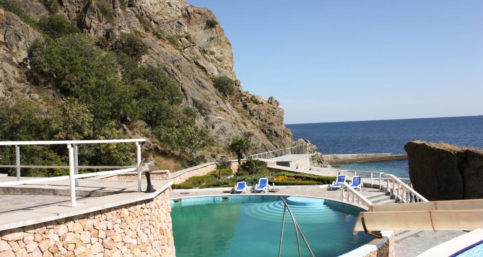 tavriahotel.com